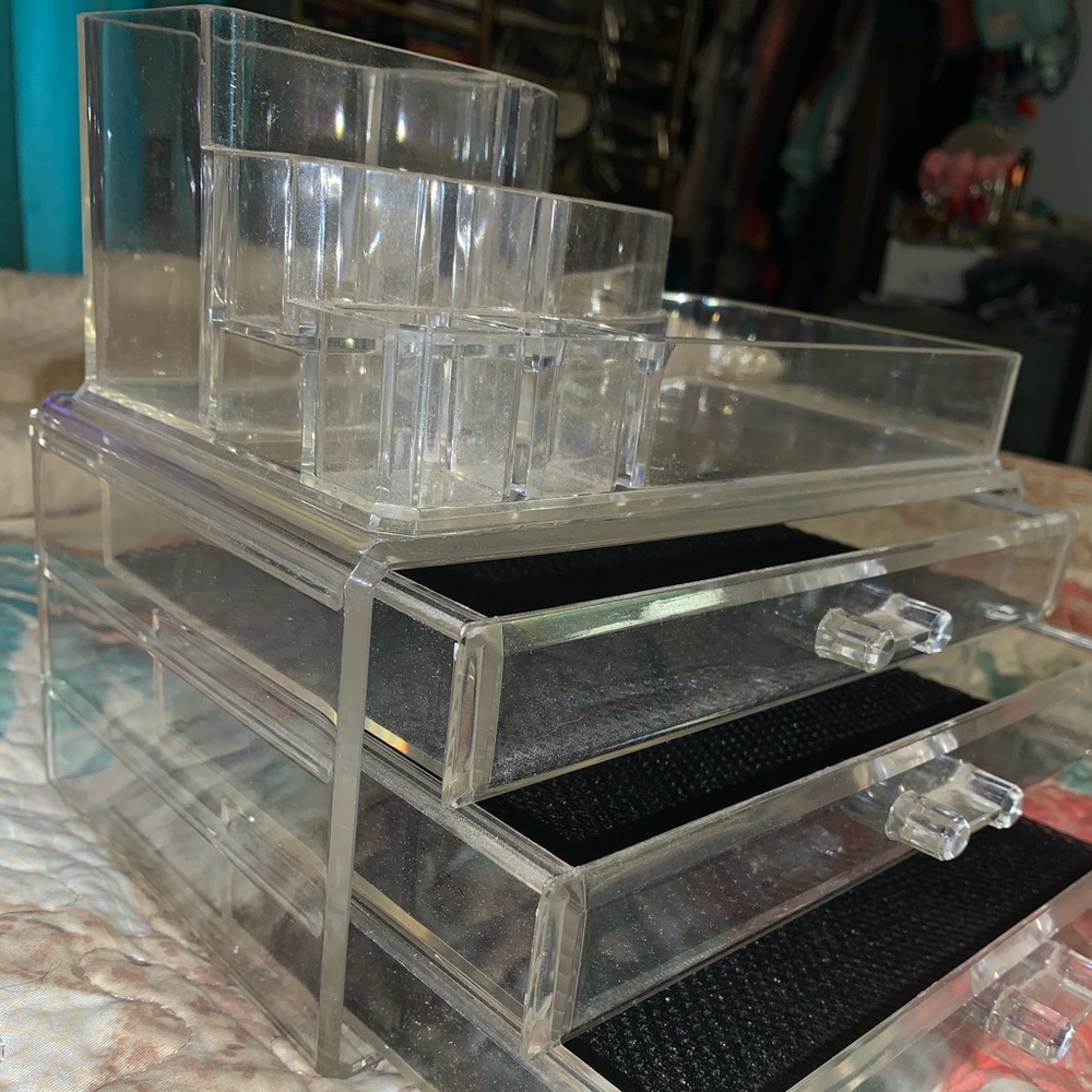 🚫SOLD🚫 Clear Acrylic Makeup Organizer - Stackable - - Picture 5 of 6